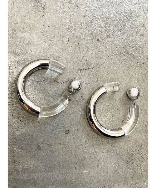 EMODA(エモダ)の「クリアフープピアス(ピアス(両耳用)・レディース・ブルー/クリア/グリーン・FREE)」の3枚目の写真