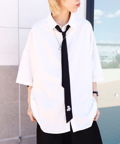 rovtski（ロフトスキー）の「DARK BEARSHIRT SS with TIE/ダークベア刺繍 ネクタイ付きシャツ半袖（シャツ/ブラウス・メンズ・ブラック/チャコールグレー/ホワイト・FREE）」の2枚目の写真