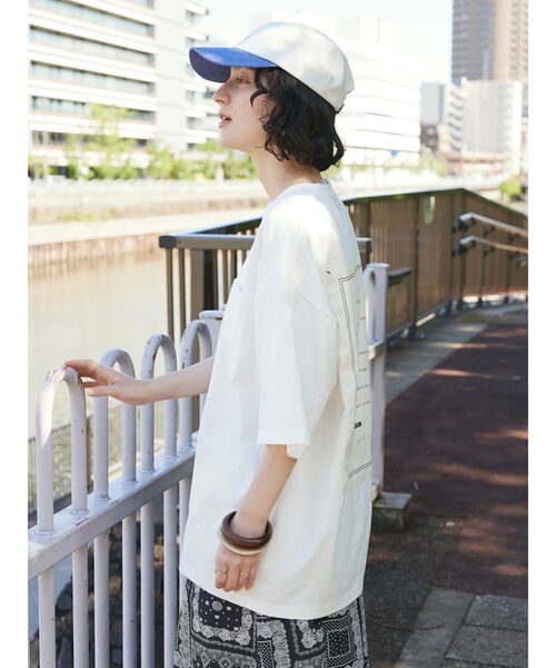 CRAFT STANDARD BOUTIQUE（クラフトスタンダードブティック）の「BOUTIQUE　TEE-III（Tシャツ/カットソー・レディース・オフホワイト/ブルー/ブラック・M/L/XL）」の6枚目の写真