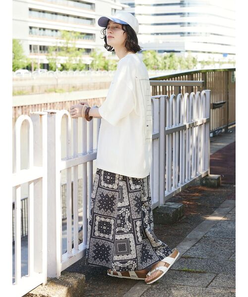 CRAFT STANDARD BOUTIQUE（クラフトスタンダードブティック）の「BOUTIQUE　TEE-III（Tシャツ/カットソー・レディース・オフホワイト/ブルー/ブラック・M/L/XL）」の13枚目の写真