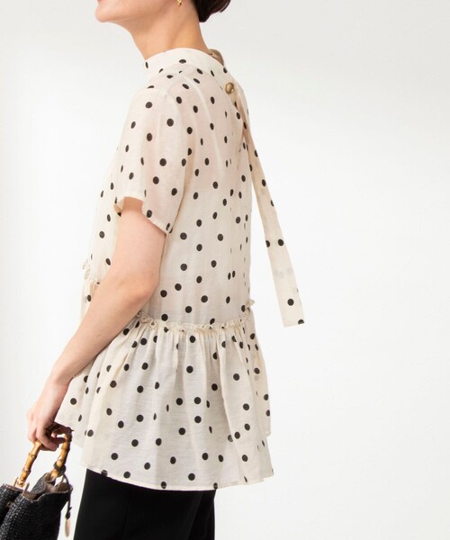 NOLLEY’S(ノーリーズ)の「◇【WEB限定】ペプラムシアードットブラウス(シャツ/ブラウス・レディース・ブラック系その他3/ベージュ系その他3/グリーン系その他3・FREE)」の6枚目の写真