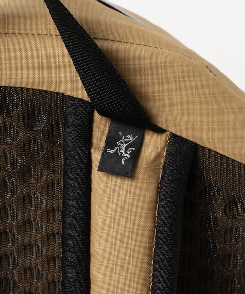 ARC'TERYX（アークテリクス）の「ARC’TERYX / GRNVL 16L Backpack（バックパック/リュック・メンズ・カーキ/ブラック・ONE SIZE）」の6枚目の写真