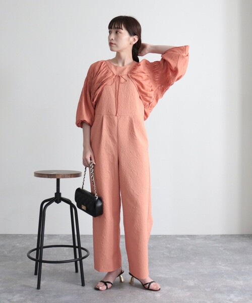 fredy emue(フレディエミュ)の「ふくれジャガードオールインワン(つなぎ/オールインワン・レディース・ブラック/ベージュ/オレンジ・36/38)」の4枚目の写真