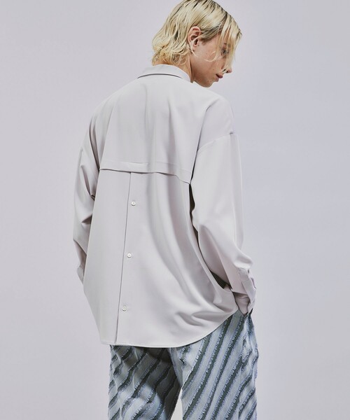 tk.TAKEO KIKUCHI(ティーケータケオキクチ)の「◆なめらかバックボタンシャツ(シャツ/ブラウス・メンズ・ライトベージュ/ブラウン系その他/ブラック・02/01/03)」の1枚目の写真