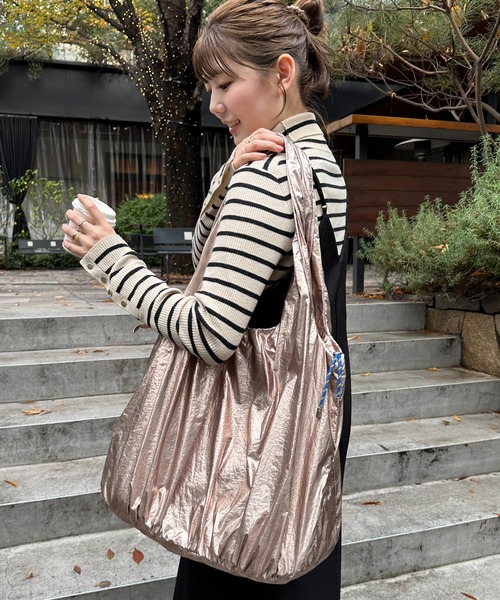 DISCOAT(ディスコート)の「【軽量・大容量/WEB限定】メタリックトートバッグ(トートバッグ・レディース・シルバー/グリーン/シャンパン・FREE)」の3枚目の写真