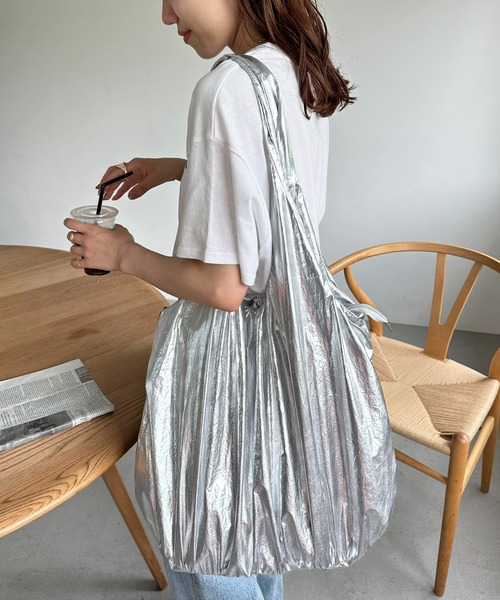 DISCOAT(ディスコート)の「【軽量・大容量/WEB限定】メタリックトートバッグ(トートバッグ・レディース・シルバー/グリーン/シャンパン・FREE)」の22枚目の写真