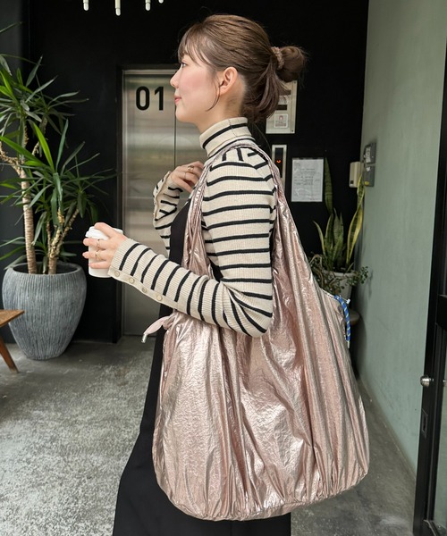 DISCOAT(ディスコート)の「【軽量・大容量/WEB限定】メタリックトートバッグ(トートバッグ・レディース・シルバー/グリーン/シャンパン・FREE)」の9枚目の写真
