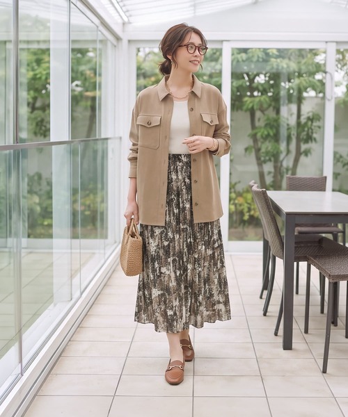 STYLE DELI(スタイルデリ)の「凹凸生地のシャツジャケット(ミリタリージャケット・レディース・グレイッシュベージュ/オリーブ・FREE)」の3枚目の写真