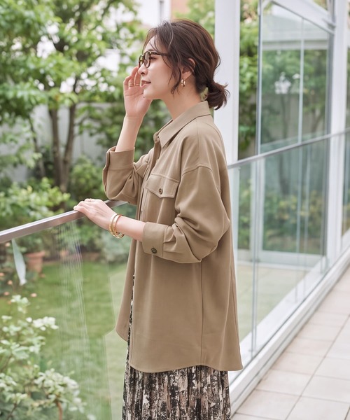 STYLE DELI(スタイルデリ)の「凹凸生地のシャツジャケット(ミリタリージャケット・レディース・グレイッシュベージュ/オリーブ・FREE)」の4枚目の写真