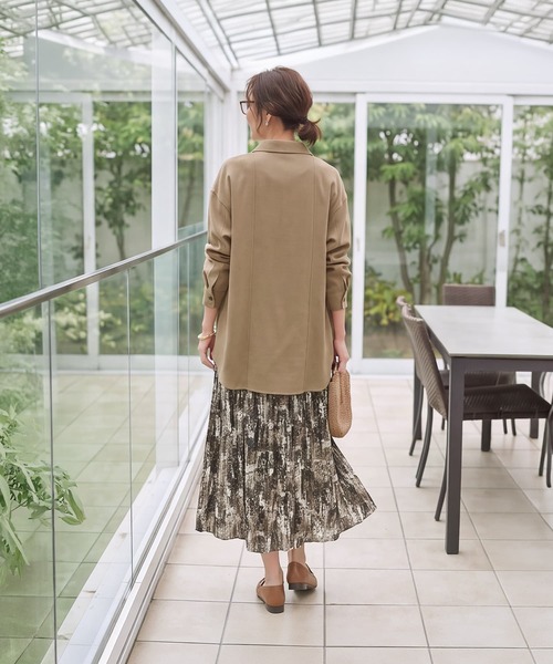 STYLE DELI(スタイルデリ)の「凹凸生地のシャツジャケット(ミリタリージャケット・レディース・グレイッシュベージュ/オリーブ・FREE)」の5枚目の写真
