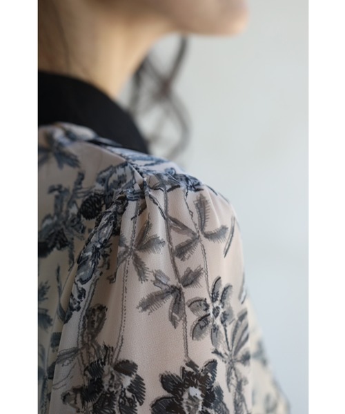 cawaii(カワイイ)の「重なる2重襟の花描くデッサンブラウストップス(シャツ/ブラウス・レディース・ベージュ・FREE)」の5枚目の写真