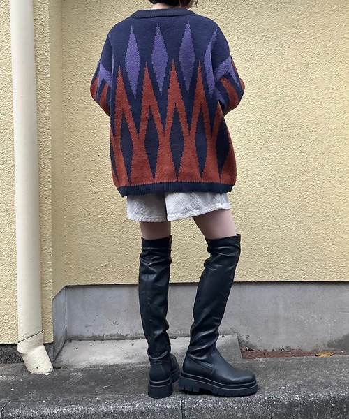 mi via loca（ミヴィアロカ）の「Vintageライク ダイヤ柄ジャガードニット（ニット/セーター・レディース・ネイビー/ピンク・FREE）」の14枚目の写真