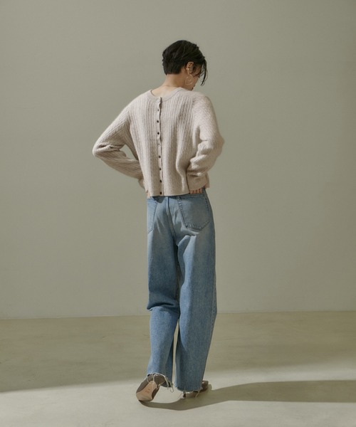 SALON adam et rope'（サロン アダム エ ロペ）の「【セットアップ対応】フォックス混ラメケーブル2WAYカーディガン/ニット（カーディガン/ボレロ・レディース・チャコールグレー/オフホワイト・FREE）」の4枚目の写真