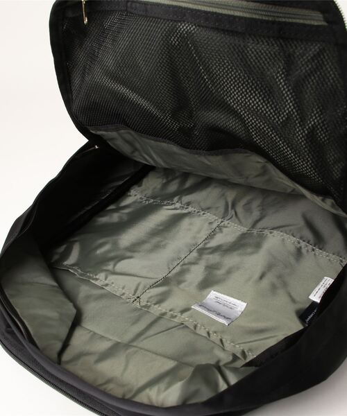and it_(アンドイット)の「Legato Largo アクティブ撥水ナイロン 10ポケットリュック(バックパック/リュック・レディース・グレー/ブラック/ベージュ/ネイビー・FREE)」の9枚目の写真