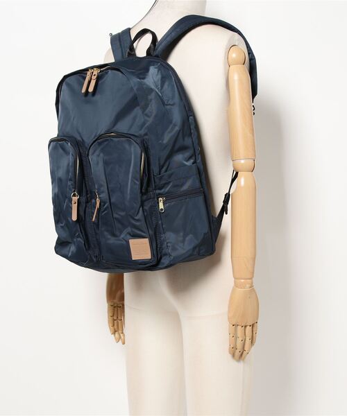 and it_(アンドイット)の「Legato Largo アクティブ撥水ナイロン 10ポケットリュック(バックパック/リュック・レディース・グレー/ブラック/ベージュ/ネイビー・FREE)」の11枚目の写真