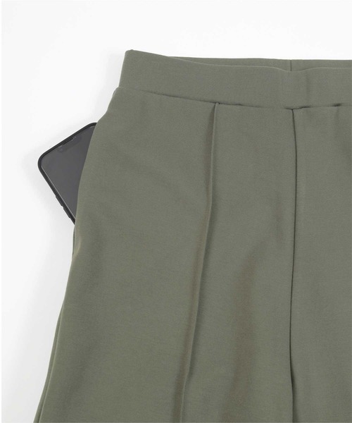 UR'S(ユアーズ)の「センターピンタックフレアパンツ(その他パンツ・レディース・ブラック/カーキ・M/S/L)」の4枚目の写真