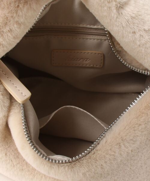 Jines（ジネス）の「フェイクファー・ワンハンドルバッグ（ハンドバッグ・レディース・アイボリー/チャコールグレー・FREE）」の15枚目の写真