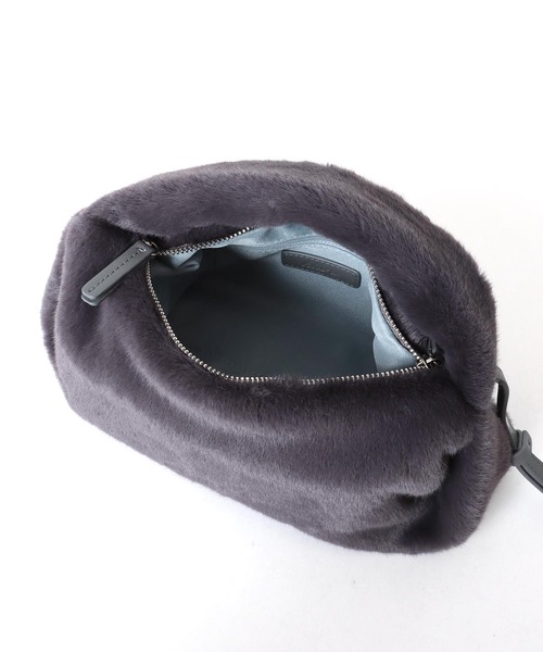 Jines（ジネス）の「フェイクファー・ワンハンドルバッグ（ハンドバッグ・レディース・アイボリー/チャコールグレー・FREE）」の7枚目の写真