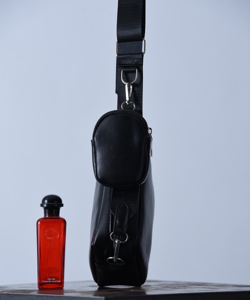 folka（フォルカ）の「3-11E28 ポーチ付き ミニ ショルダーバッグ（ショルダーバッグ・レディース・ブラック/ホワイト・ONESIZE）」の7枚目の写真