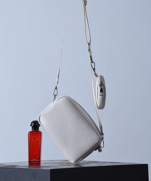 folka（フォルカ）の「3-11E28 ポーチ付き ミニ ショルダーバッグ（ショルダーバッグ・レディース・ブラック/ホワイト・ONESIZE）」の8枚目の写真