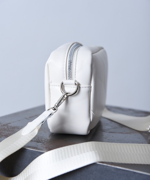 folka（フォルカ）の「3-11E28 ポーチ付き ミニ ショルダーバッグ（ショルダーバッグ・レディース・ブラック/ホワイト・ONESIZE）」の10枚目の写真