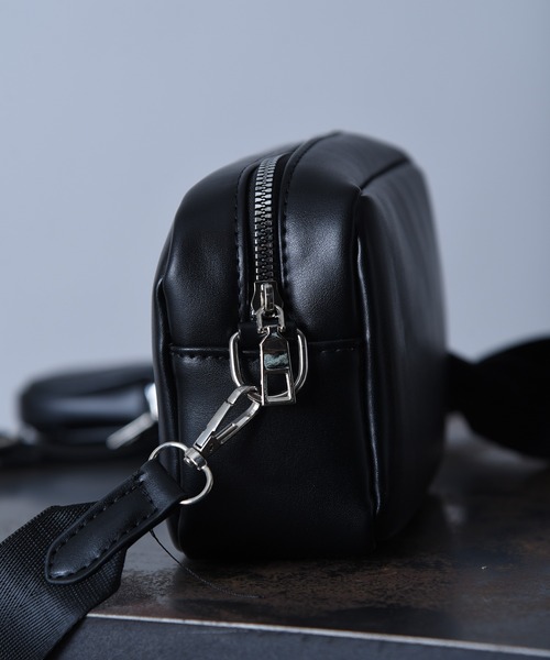 folka（フォルカ）の「3-11E28 ポーチ付き ミニ ショルダーバッグ（ショルダーバッグ・レディース・ブラック/ホワイト・ONESIZE）」の5枚目の写真