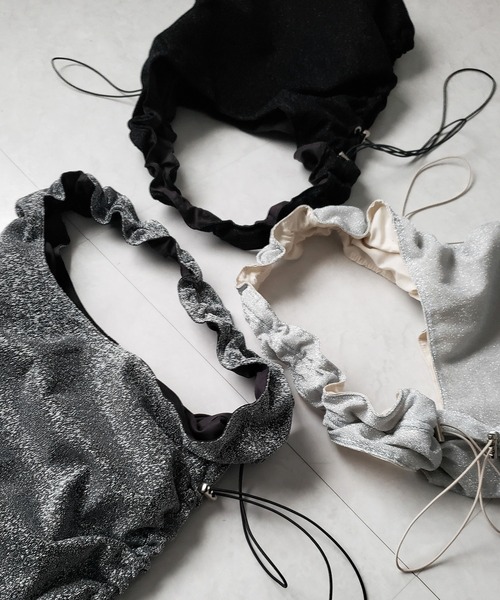 me+em select(ミームセレクト)の「【 3color / 2WAY 】ドローストリングラメシャーリングショルダーバッグ(ショルダーバッグ・レディース・ブラック/シルバー/グレー・FREE)」の18枚目の写真