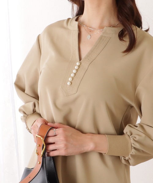 Lace Ladies(レースレディース)の「パール ボタン キーネック 長袖 ブラウス(シャツ/ブラウス・レディース・ベージュ/ネイビー/ブラック/アイボリー・S/FREE)」の3枚目の写真