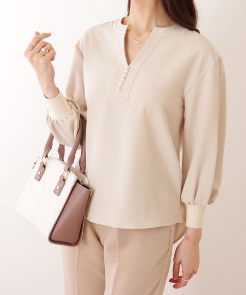 Lace Ladies(レースレディース)の「パール ボタン キーネック 長袖 ブラウス(シャツ/ブラウス・レディース・ベージュ/ネイビー/ブラック/アイボリー・S/FREE)」の2枚目の写真