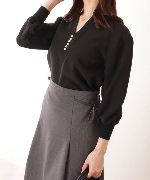 Lace Ladies(レースレディース)の「パール ボタン キーネック 長袖 ブラウス(シャツ/ブラウス・レディース・ベージュ/ネイビー/ブラック/アイボリー・S/FREE)」の5枚目の写真