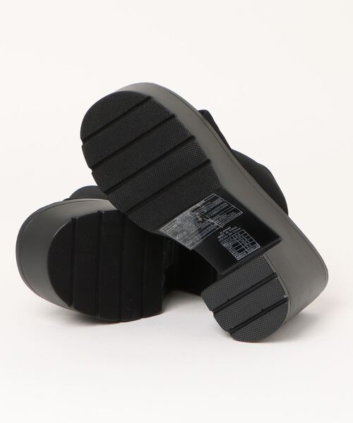 FOREVER 21(フォーエバー トゥエンティーワン)の「スーパー厚底サンダル(サンダル・レディース・ブラック・22.5㎝/23.5㎝/24.5㎝)」の6枚目の写真