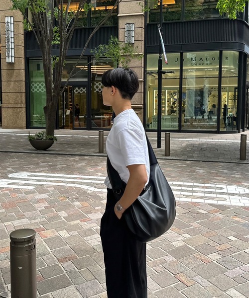 CALLNE（カルネ）の「【CALLNE】Tech Half Moon Shoulder Bag / テックハーフムーンショルダーバッグ（ショルダーバッグ・メンズ・ブラック系2/ブラック系1/ホワイト系1/グレー系1・FREE）」の20枚目の写真
