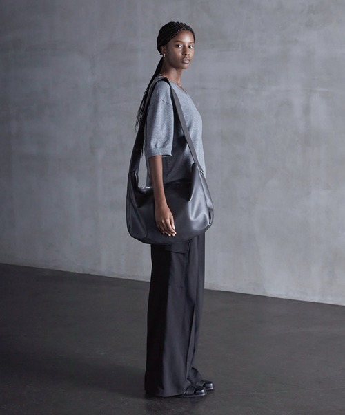追跡有★Charles＆Keith Calla ハーフムーン ショルダーバッグ CHARLES & KEITH｜Calla カルラ ショルダーバッグ | Rakuten