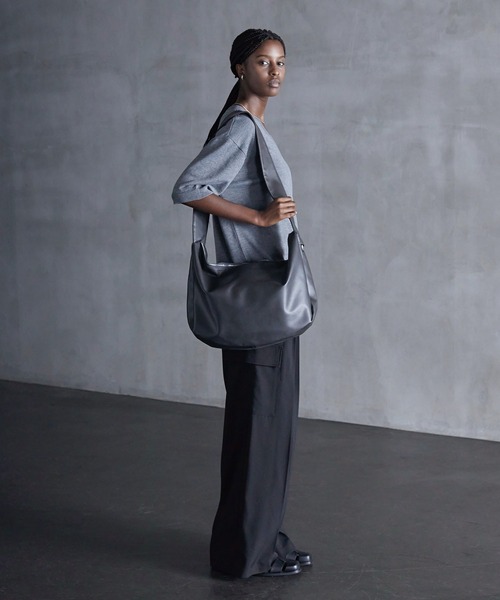 【CALLNE】Tech Half Moon Shoulder Bag 予約商品 CALLNE】Tech Half Moon Shoulder Bag / テックハーフムーン