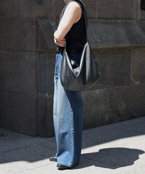 CALLNE（カルネ）の「【CALLNE】Tech Half Moon Shoulder Bag / テックハーフムーンショルダーバッグ（ショルダーバッグ・メンズ・ブラック系2/ブラック系1/ホワイト系1/グレー系1・FREE）」の7枚目の写真