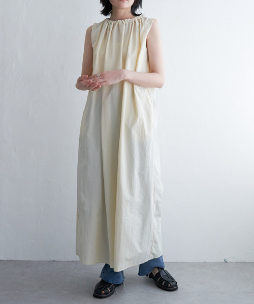 VENCEEXCHANGE（ヴァンスエクスチェンジ）の「ナイロンタフタ後ろリボンワンピース（ワンピース・レディース・ベージュ/ブラック/オフホワイト/グリーン系・FREE）」の2枚目の写真