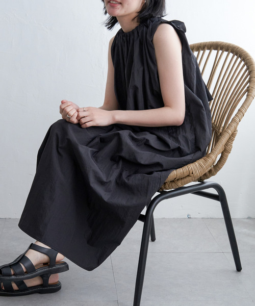 VENCEEXCHANGE（ヴァンスエクスチェンジ）の「ナイロンタフタ後ろリボンワンピース（ワンピース・レディース・ベージュ/ブラック/オフホワイト/グリーン系・FREE）」の3枚目の写真