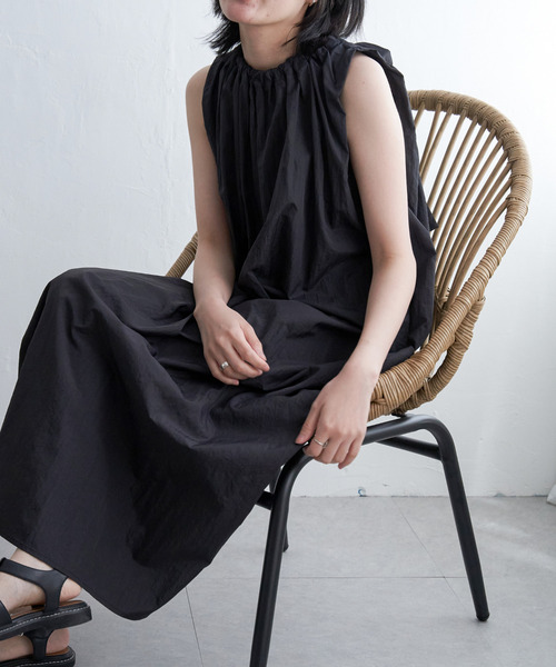 VENCEEXCHANGE（ヴァンスエクスチェンジ）の「ナイロンタフタ後ろリボンワンピース（ワンピース・レディース・ベージュ/ブラック/オフホワイト/グリーン系・FREE）」の7枚目の写真