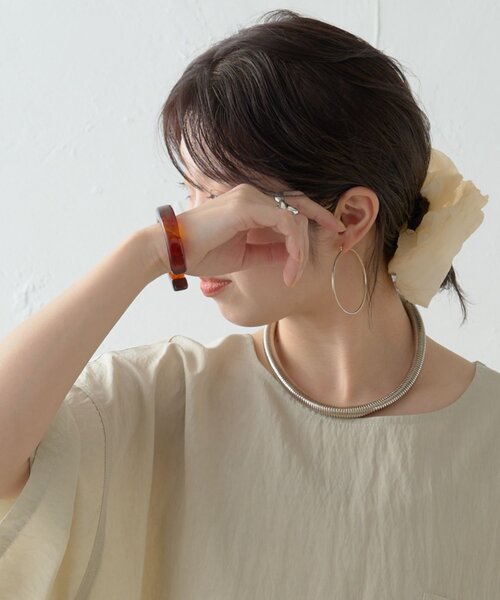 Omekashi（オメカシ）の「Cバングル（ブレスレット・レディース・ブラウン・ONE SIZE）」の4枚目の写真