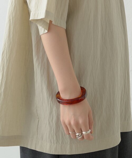 Omekashi（オメカシ）の「Cバングル（ブレスレット・レディース・ブラウン・ONE SIZE）」の3枚目の写真