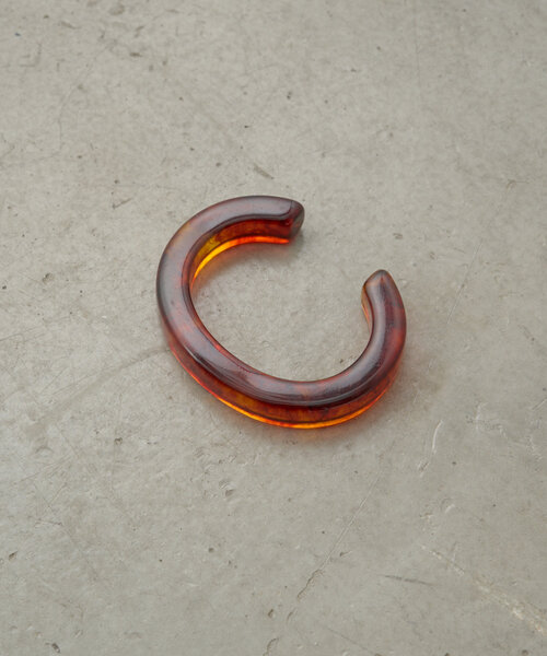 Omekashi（オメカシ）の「Cバングル（ブレスレット・レディース・ブラウン・ONE SIZE）」の2枚目の写真