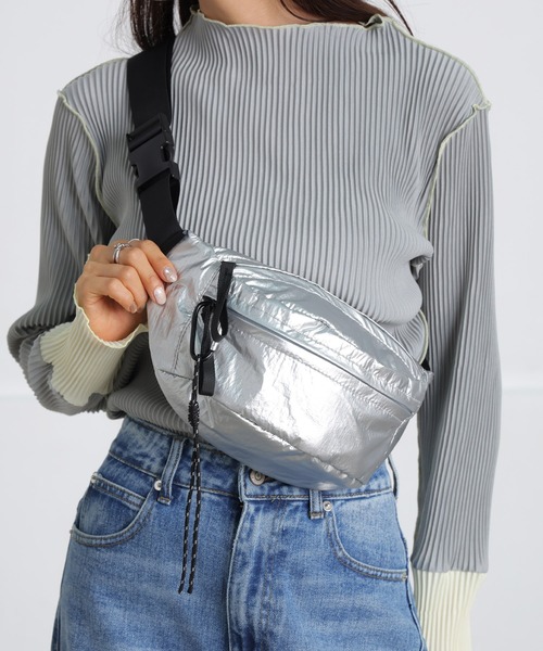 ALTROSE（アルトローズ）の「ミニ ボディバッグ 推し活 メンバーカラー ティム（ボディバッグ/ウエストポーチ・レディース・ピンク/グリーン/レッド/ベージュ/オレンジ/イエロー/パープル/ブラック/アイボリー/ブルー/シルバー・FREE）」の11枚目の写真