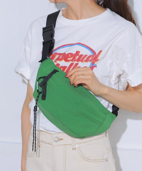 ALTROSE（アルトローズ）の「ミニ ボディバッグ 推し活 メンバーカラー ティム（ボディバッグ/ウエストポーチ・レディース・ピンク/グリーン/レッド/ベージュ/オレンジ/イエロー/パープル/ブラック/アイボリー/ブルー/シルバー・FREE）」の4枚目の写真