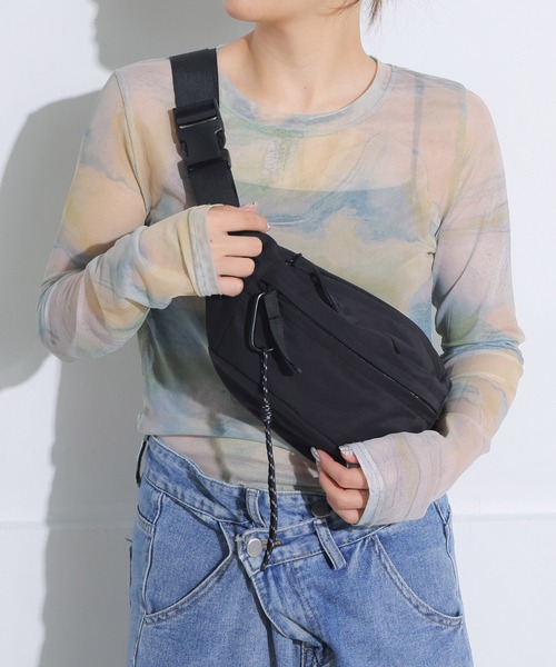 ALTROSE（アルトローズ）の「ミニ ボディバッグ 推し活 メンバーカラー ティム（ボディバッグ/ウエストポーチ・レディース・ピンク/グリーン/レッド/ベージュ/オレンジ/イエロー/パープル/ブラック/アイボリー/ブルー/シルバー・FREE）」の12枚目の写真