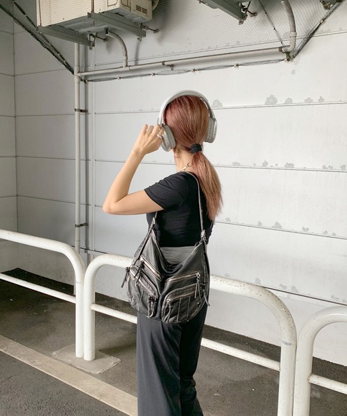 non-hedge(ノンヘッジ)の「ハーフムーン多ポケットショルダーバッグ(ショルダーバッグ・レディース・シルバーグレー/ブラック/ホワイト/ブラウン/シルバー/レッド・FREE)」の11枚目の写真