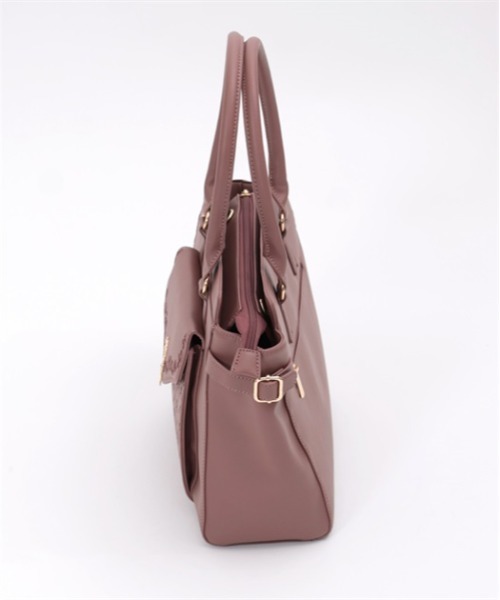 axes femme（アクシーズファム）の「鍵モチーフ付型押しＡ４トート（トートバッグ・レディース・ブラック/グレイッシュベージュ/ピンク・FREE）」の13枚目の写真