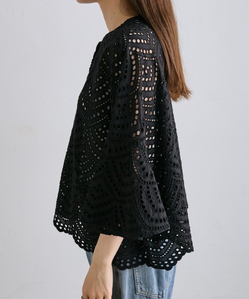 PUAL CE CIN（ピュアルセシン）の「スカラップレースフレアスリーブブラウス（シャツ/ブラウス・レディース・オフホワイト/ブラック・FREE）」の20枚目の写真