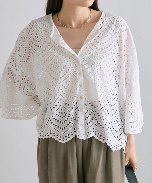 PUAL CE CIN（ピュアルセシン）の「スカラップレースフレアスリーブブラウス（シャツ/ブラウス・レディース・オフホワイト/ブラック・FREE）」の3枚目の写真