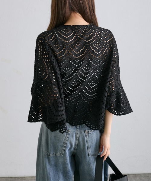 PUAL CE CIN（ピュアルセシン）の「スカラップレースフレアスリーブブラウス（シャツ/ブラウス・レディース・オフホワイト/ブラック・FREE）」の15枚目の写真