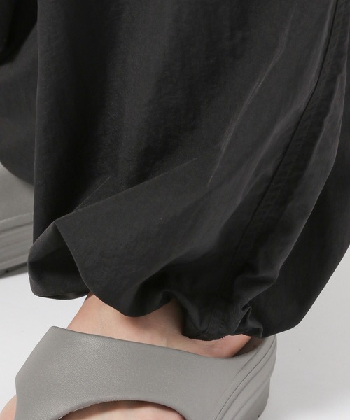 niko and...（ニコアンド）の「2WAYジップカーゴパンツ（カーゴパンツ・メンズ・ブラック/ライトグレー・MEDIUM/LARGE）」の5枚目の写真